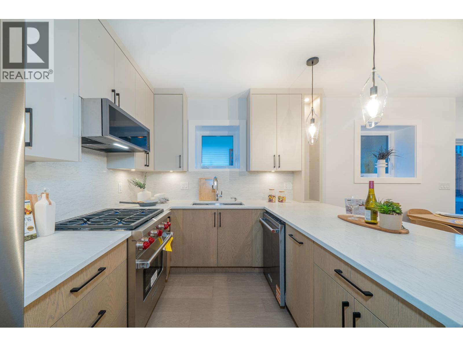 A 2735 W 8th Avenue, Vancouver, British Columbia  V6K 2B7 - Photo 8 - R3070080