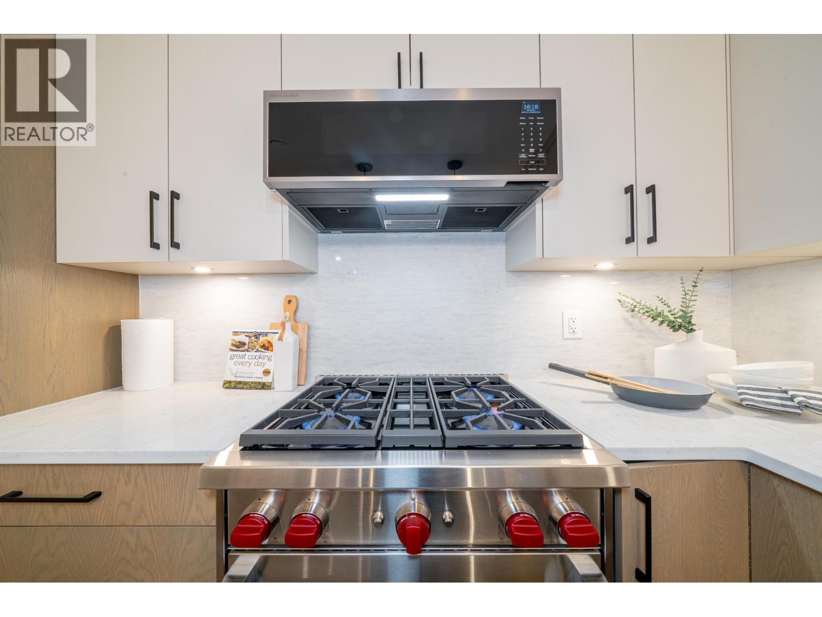 A 2735 W 8th Avenue, Vancouver, British Columbia  V6K 2B7 - Photo 11 - R3070080