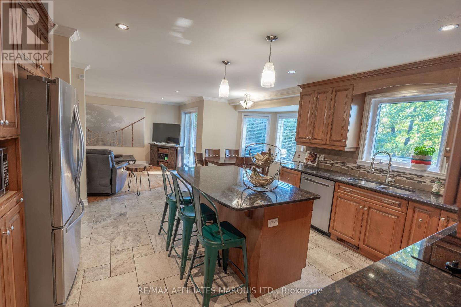 865 Chelsea Crescent, Cornwall, Ontario K6H 6Y6 - Photo 7 - X12478340