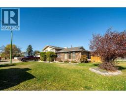 938 5 Street Se, Redcliff, Ca