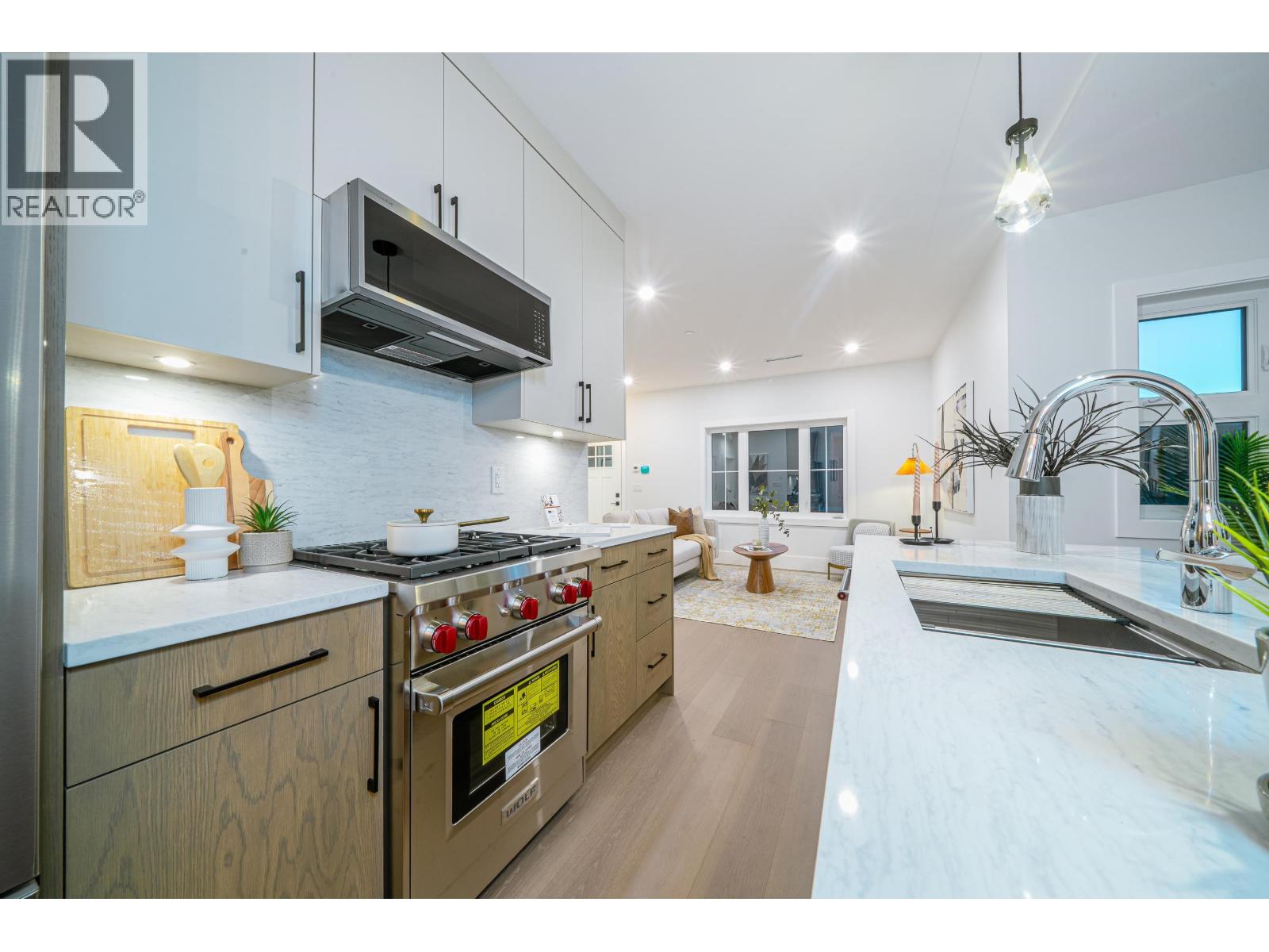 2735 W 8th Avenue, Vancouver, British Columbia  V6K 2B7 - Photo 9 - R3070109