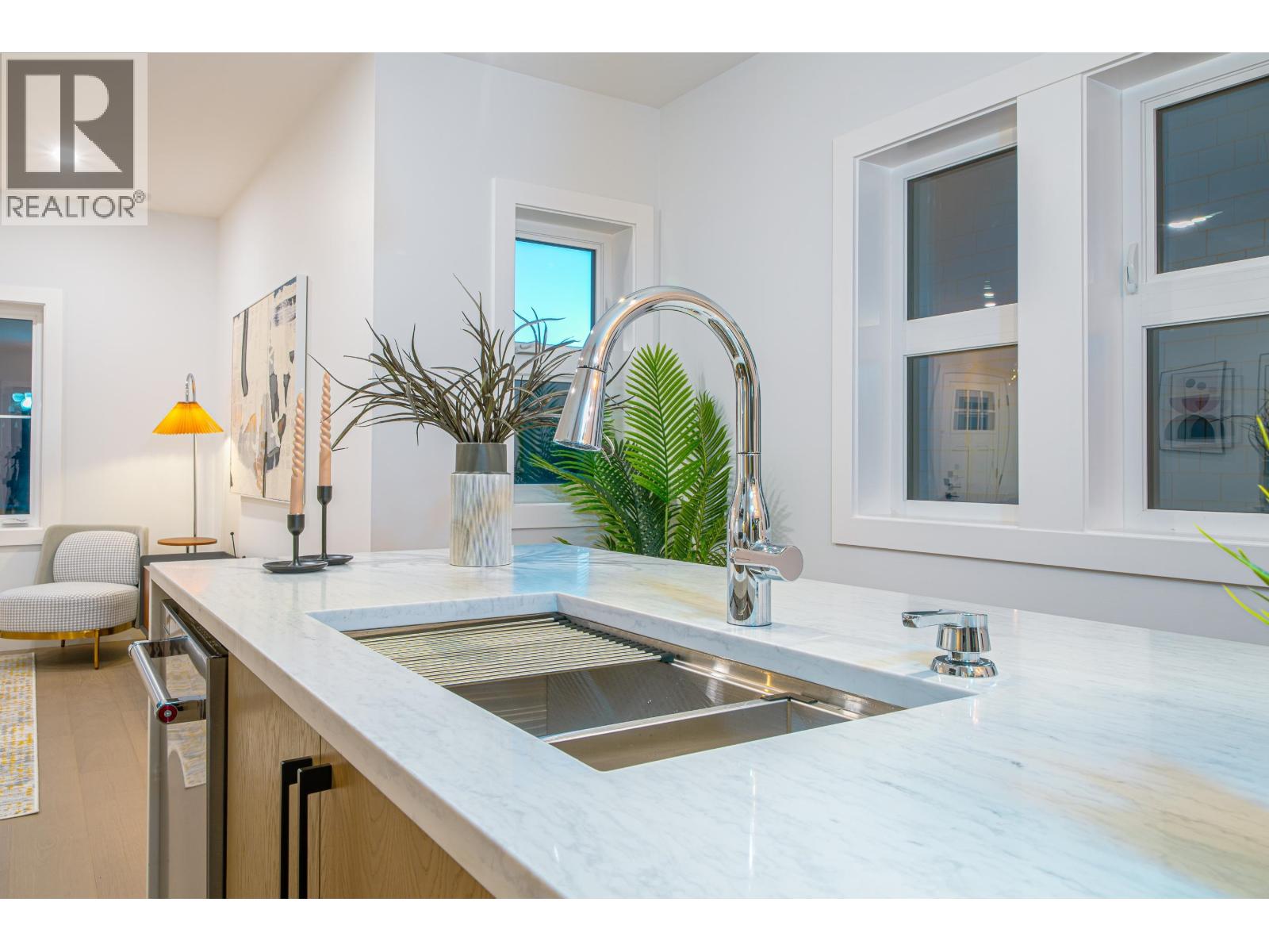 2735 W 8th Avenue, Vancouver, British Columbia  V6K 2B7 - Photo 10 - R3070109