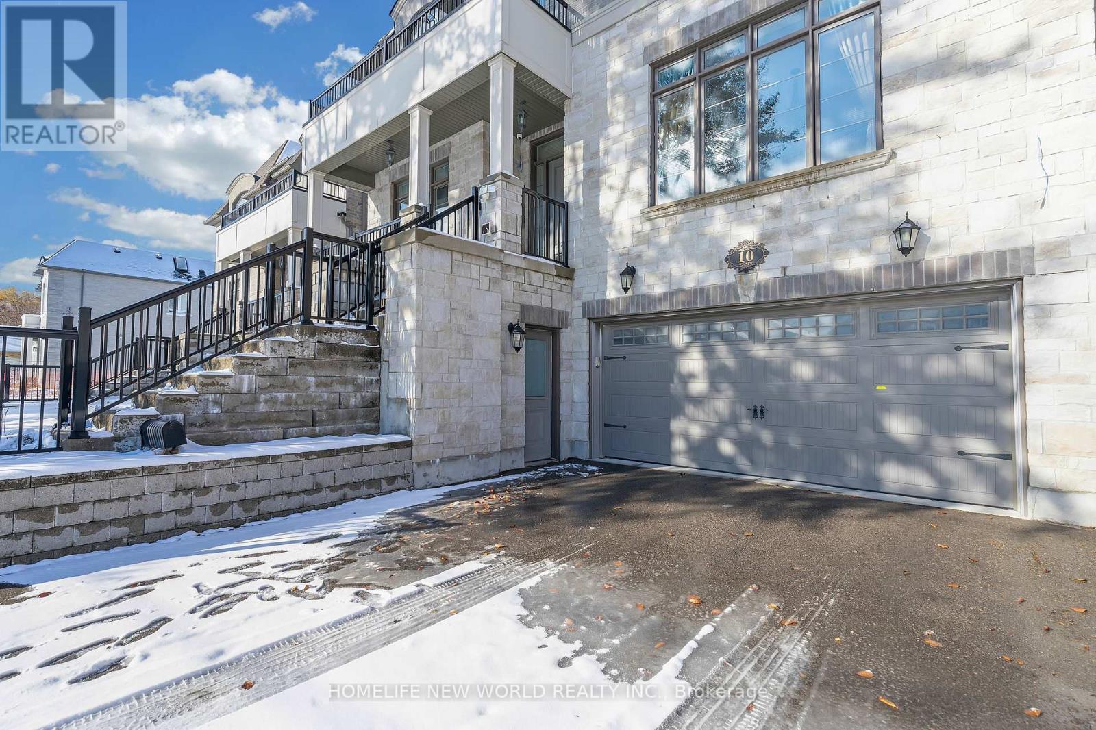 10 Stancroft Drive, Richmond Hill, Ontario  L4C 4N1 - Photo 3 - N12597554