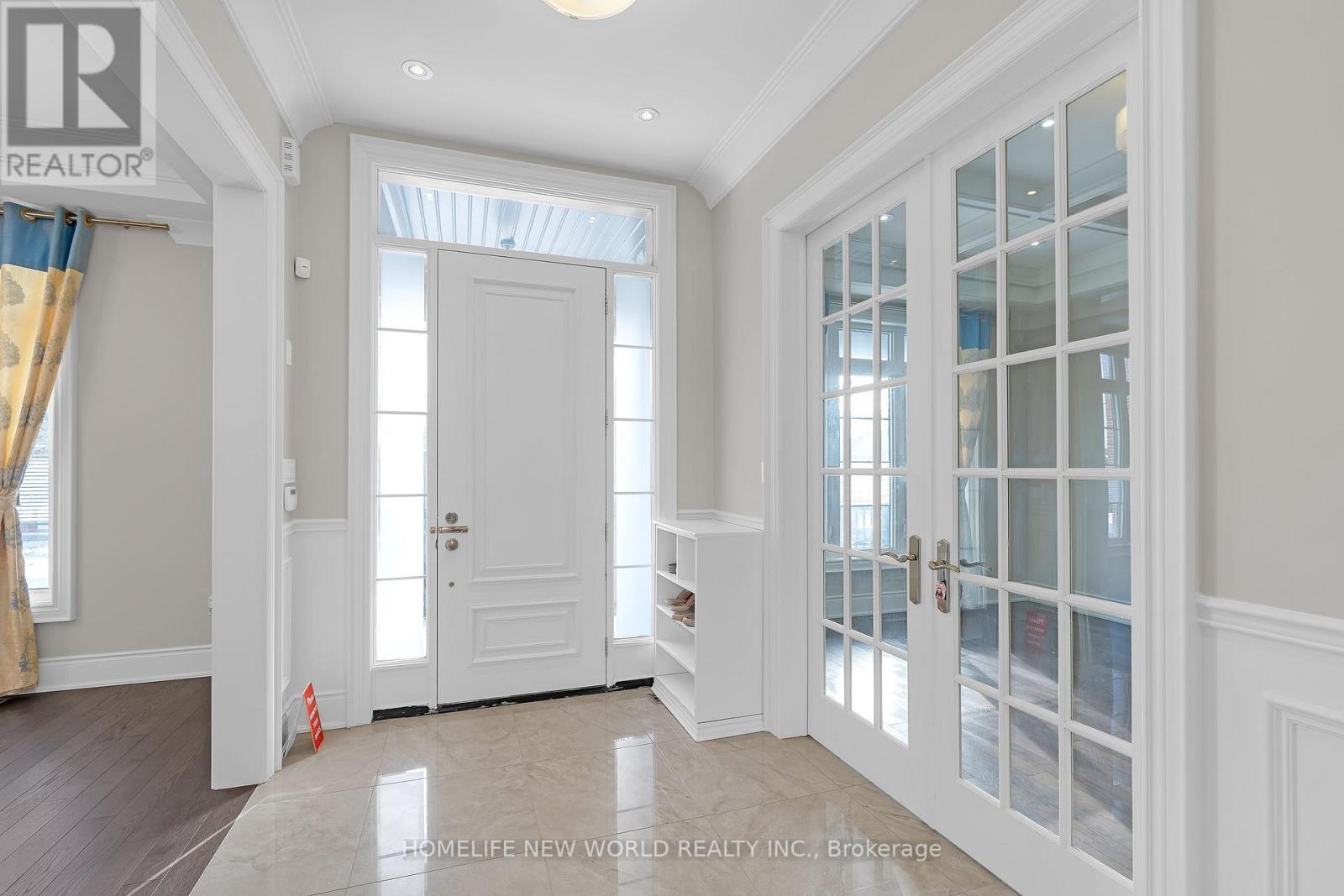 10 Stancroft Drive, Richmond Hill, Ontario  L4C 4N1 - Photo 5 - N12597554