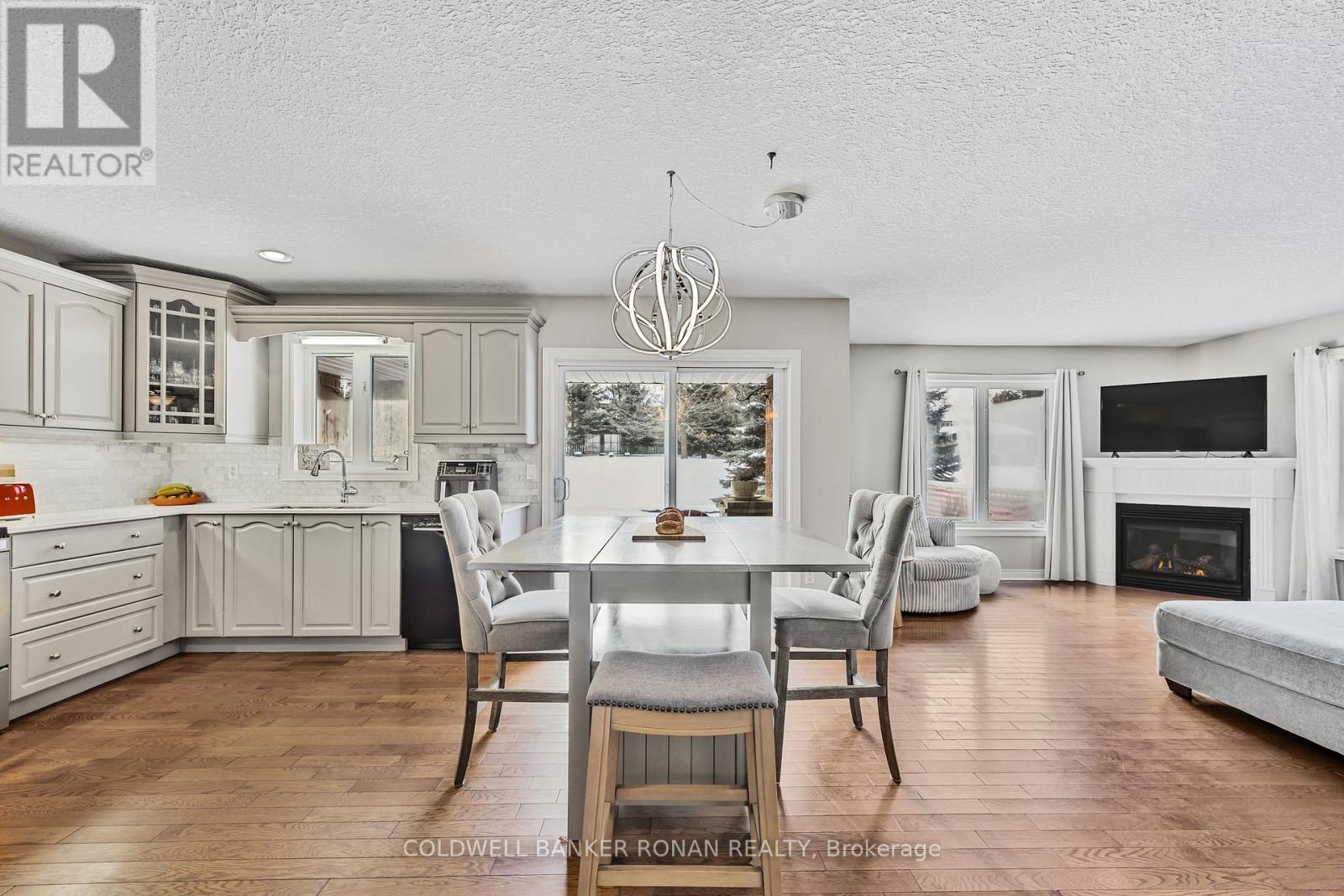 28 Dekker Street, Adjala-Tosorontio, Ontario  L0M 1J0 - Photo 9 - N12597572