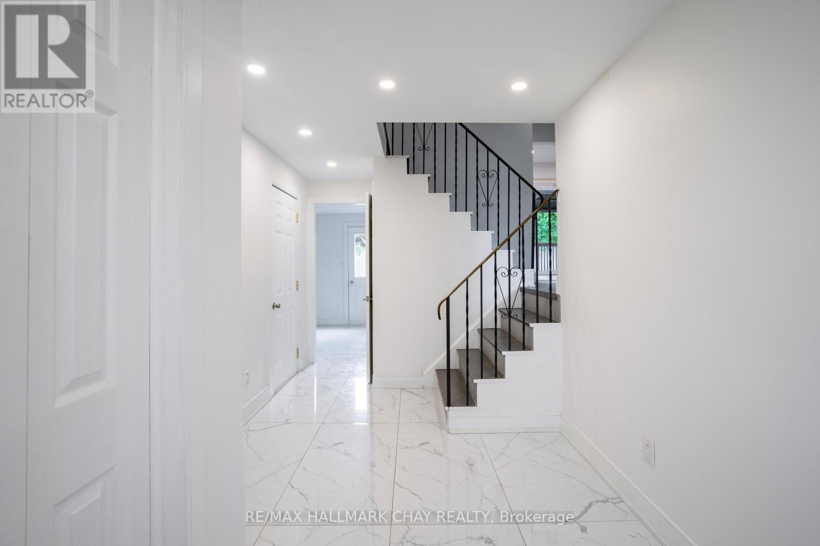 72 Jane Crescent, Barrie (Allandale Heights), Ontario  L4N 3T8 - Photo 4 - S12597522