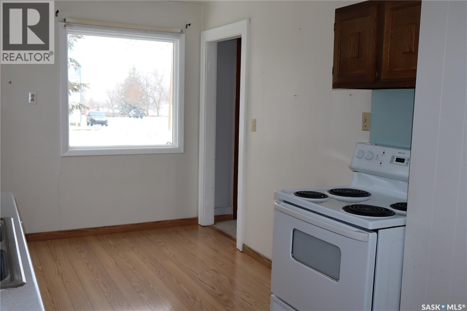 102 1st Avenue E, Coronach, Saskatchewan  S0H 0Z0 - Photo 6 - SK025057