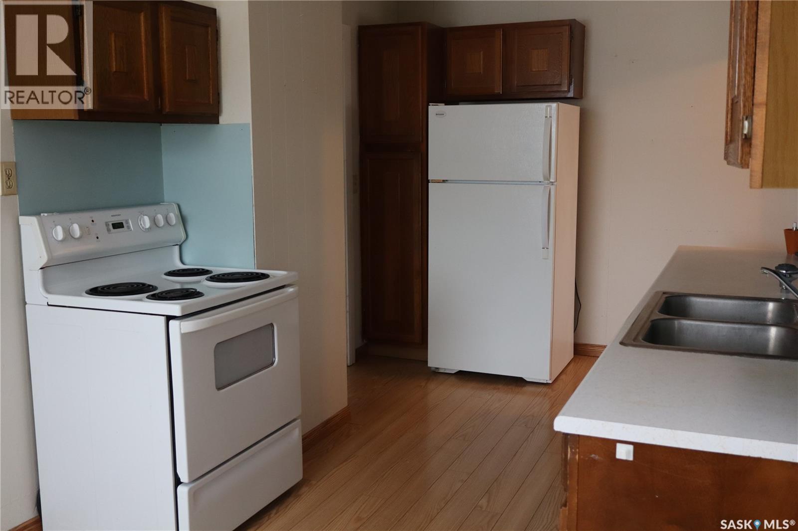 102 1st Avenue E, Coronach, Saskatchewan  S0H 0Z0 - Photo 7 - SK025057