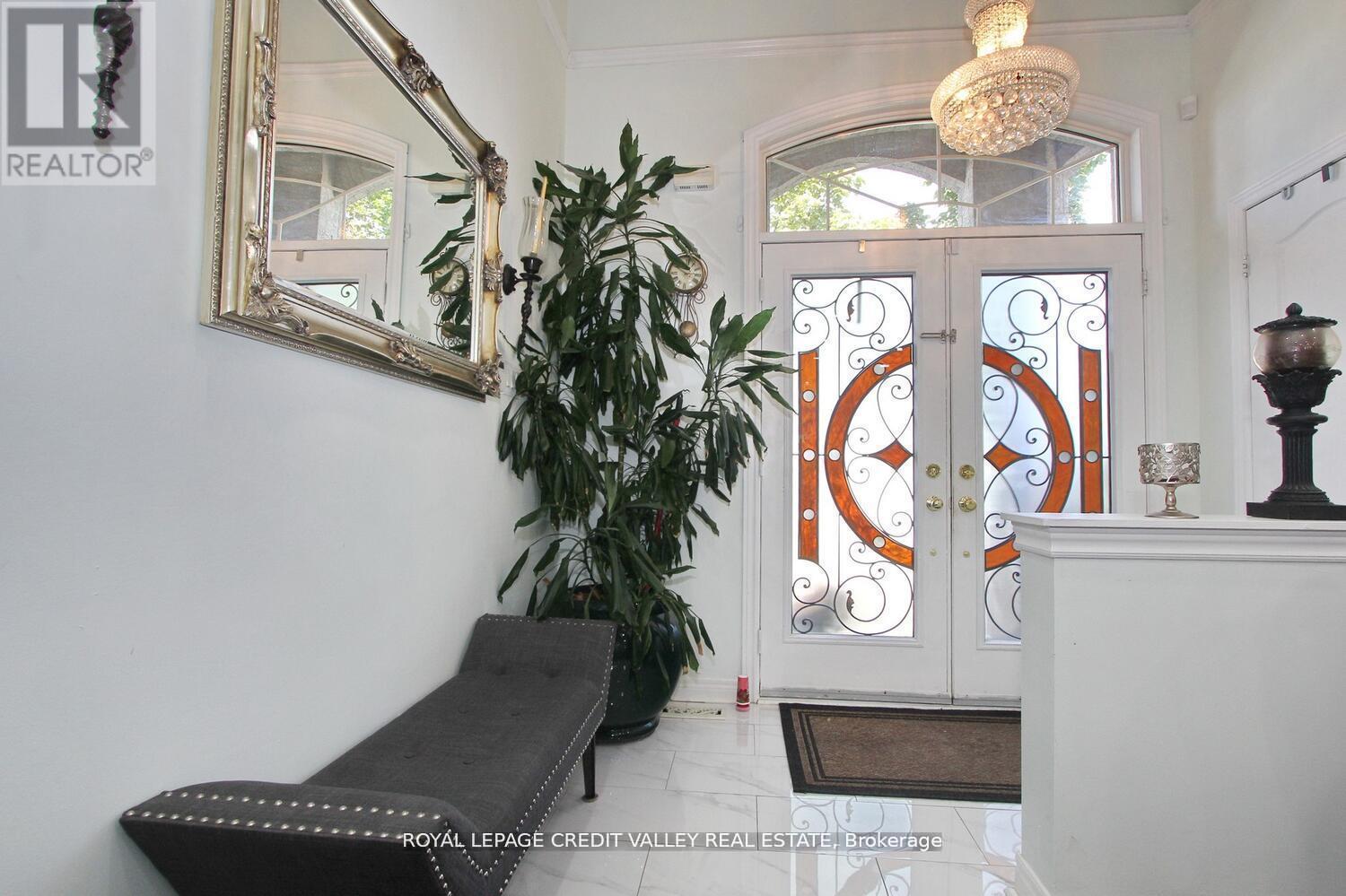 12 Helman Road, Brampton, Ontario  L6R 0R6 - Photo 7 - W12597512