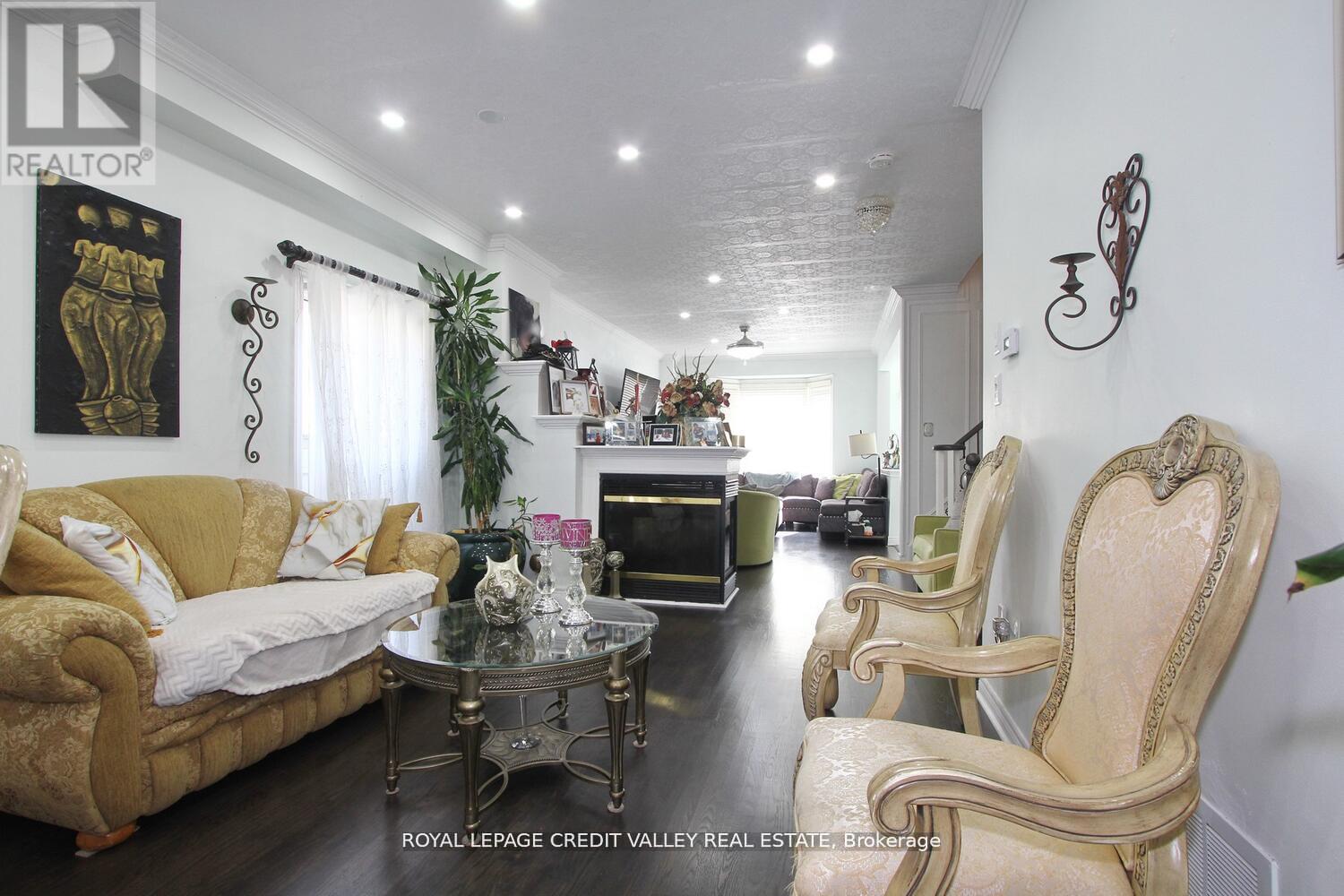 12 Helman Road, Brampton, Ontario  L6R 0R6 - Photo 9 - W12597512