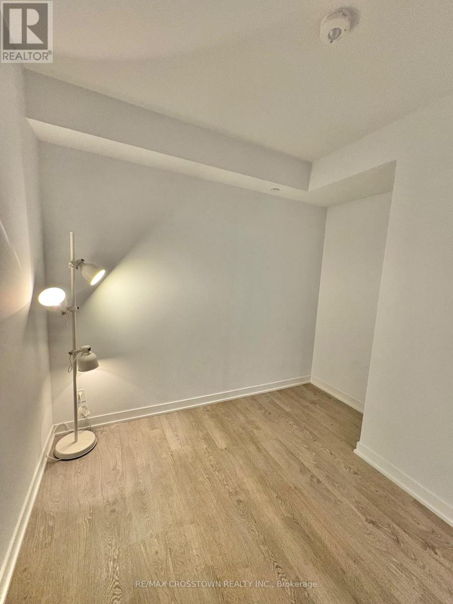 1207 - 1926 Lake Shore Drive W, Toronto, Ontario  M6S 1A1 - Photo 7 - W12597516