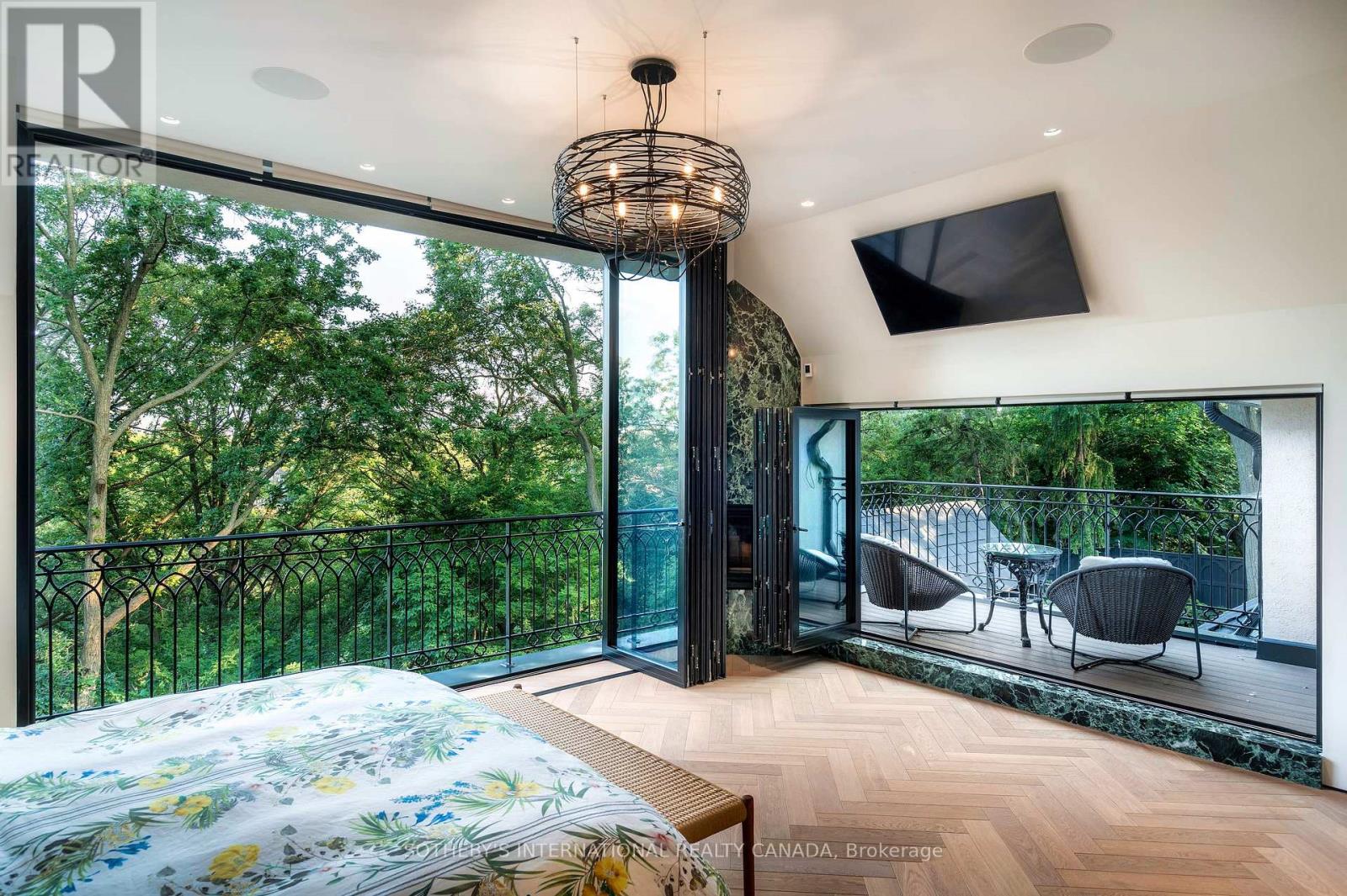 57 Baby Point Crescent, Toronto, Ontario  M6S 2B7 - Photo 19 - W12597576