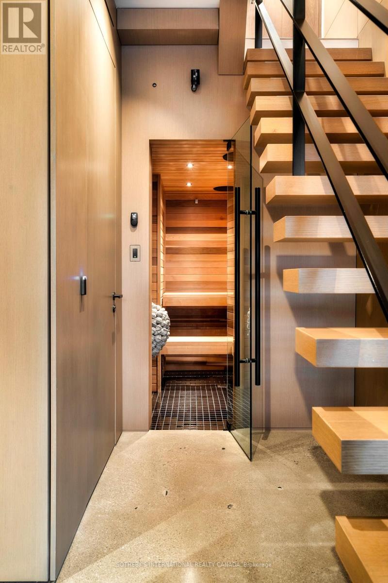 57 Baby Point Crescent, Toronto, Ontario  M6S 2B7 - Photo 28 - W12597576