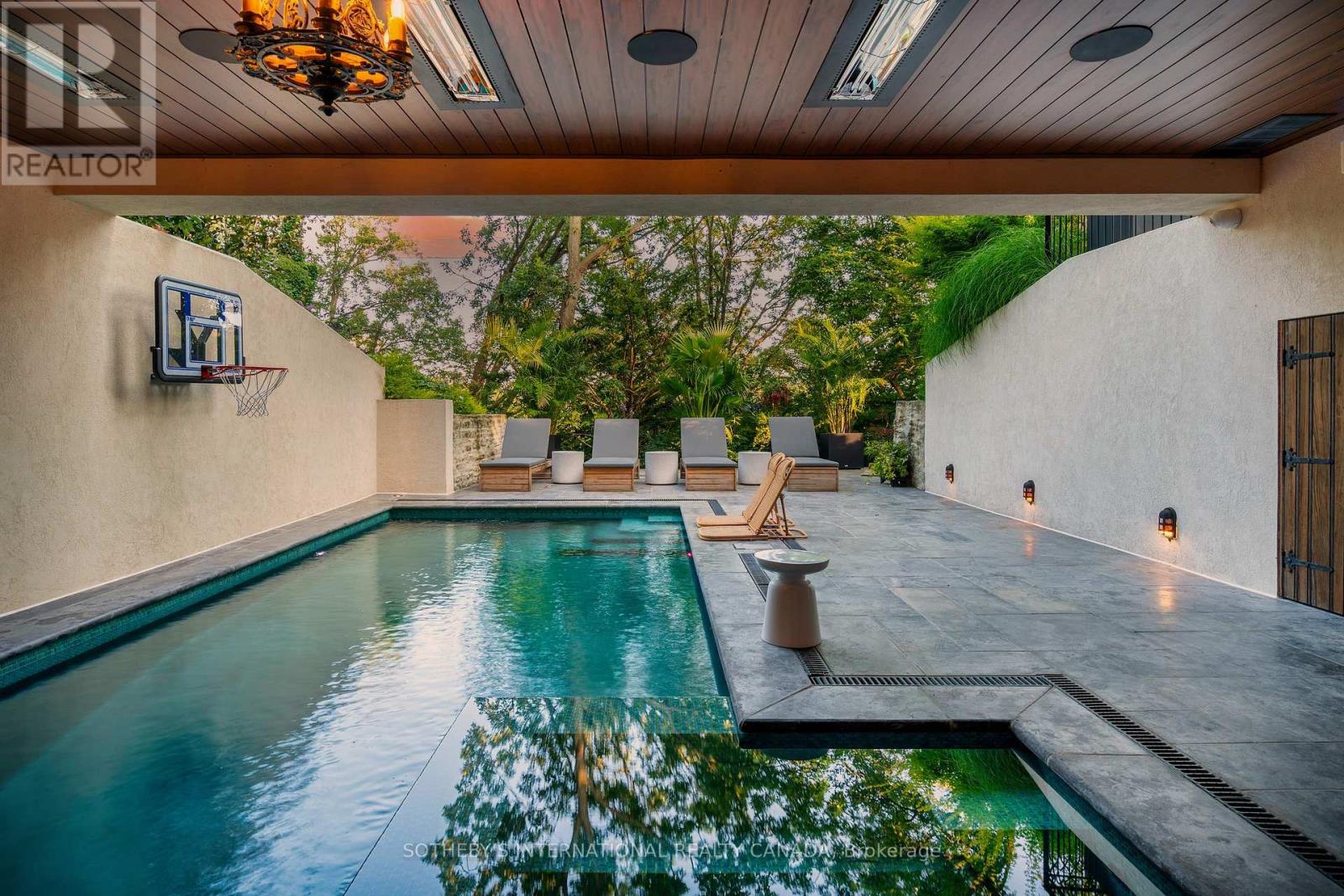 57 Baby Point Crescent, Toronto, Ontario  M6S 2B7 - Photo 30 - W12597576