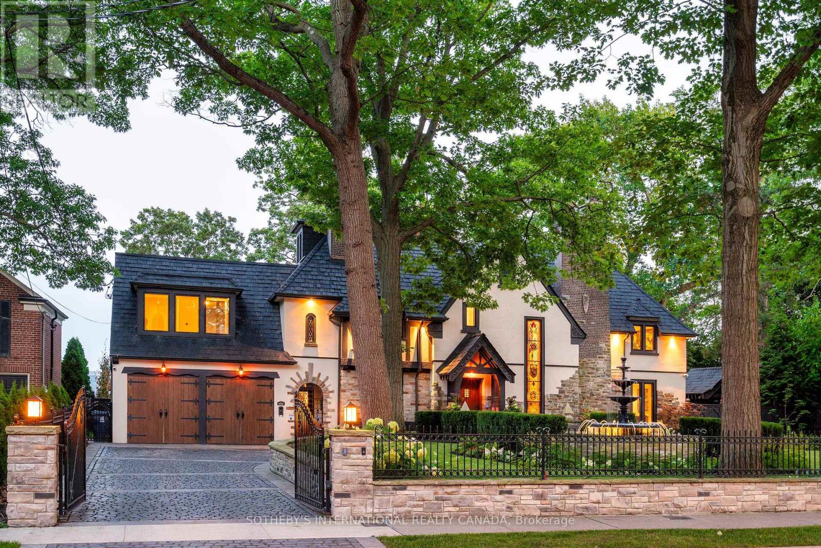 57 Baby Point Crescent, Toronto, Ontario  M6S 2B7 - Photo 4 - W12597576