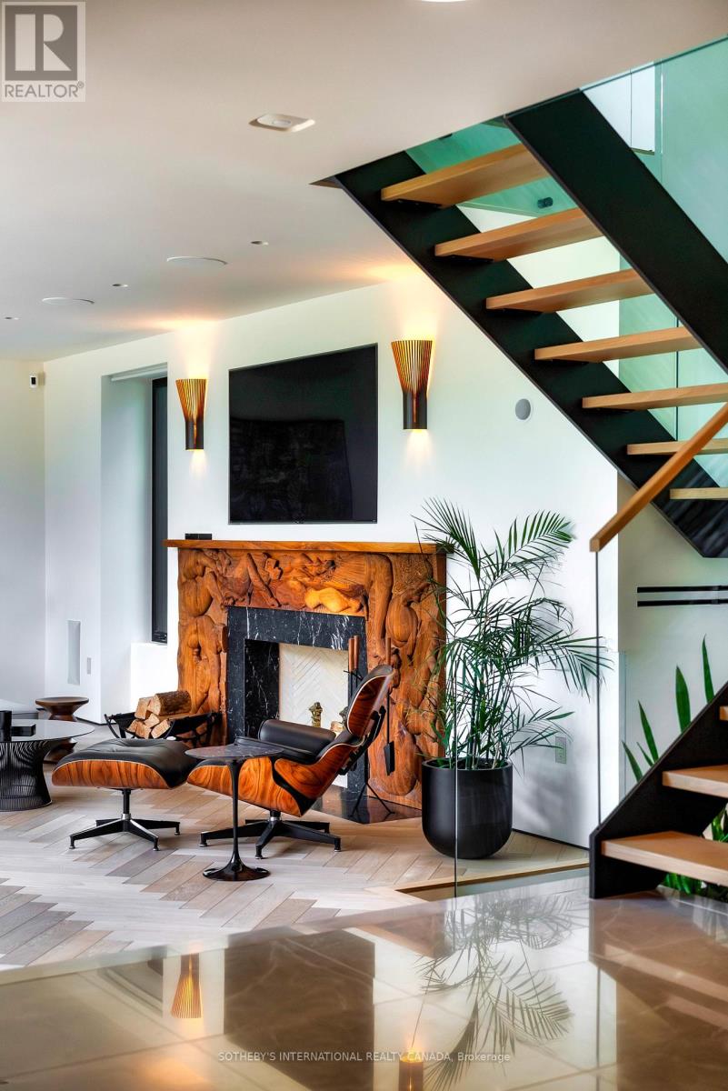 57 Baby Point Crescent, Toronto, Ontario  M6S 2B7 - Photo 8 - W12597576