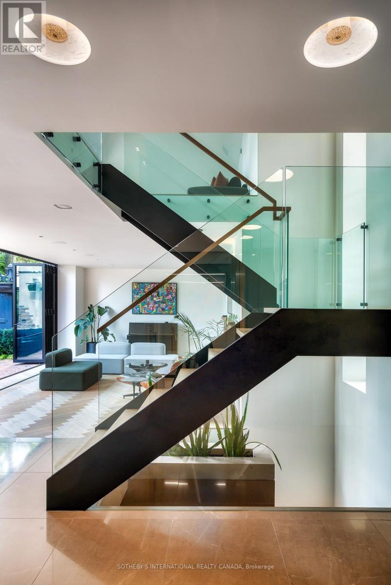 57 Baby Point Crescent, Toronto, Ontario  M6S 2B7 - Photo 9 - W12597576