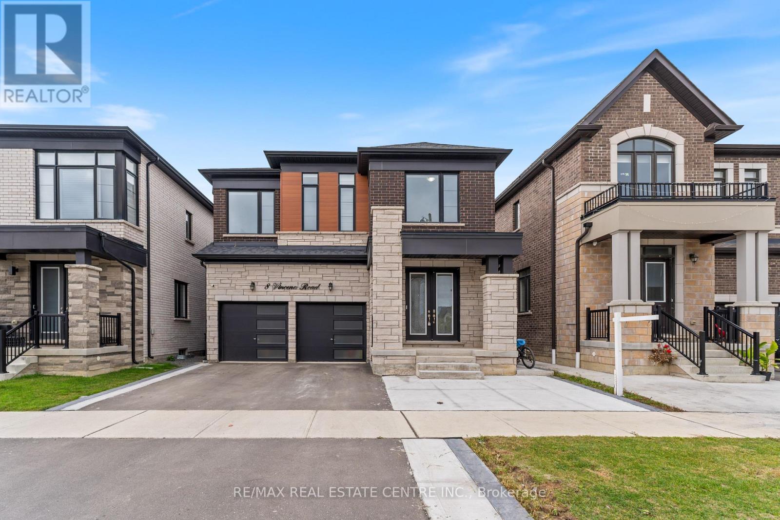 8 Vincena Road, Caledon, Ontario  L7C 4M5 - Photo 3 - W12597578