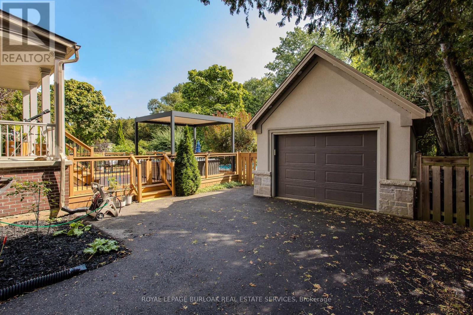 694 Cedar Avenue, Burlington, Ontario  L7T 2R7 - Photo 6 - W12427262