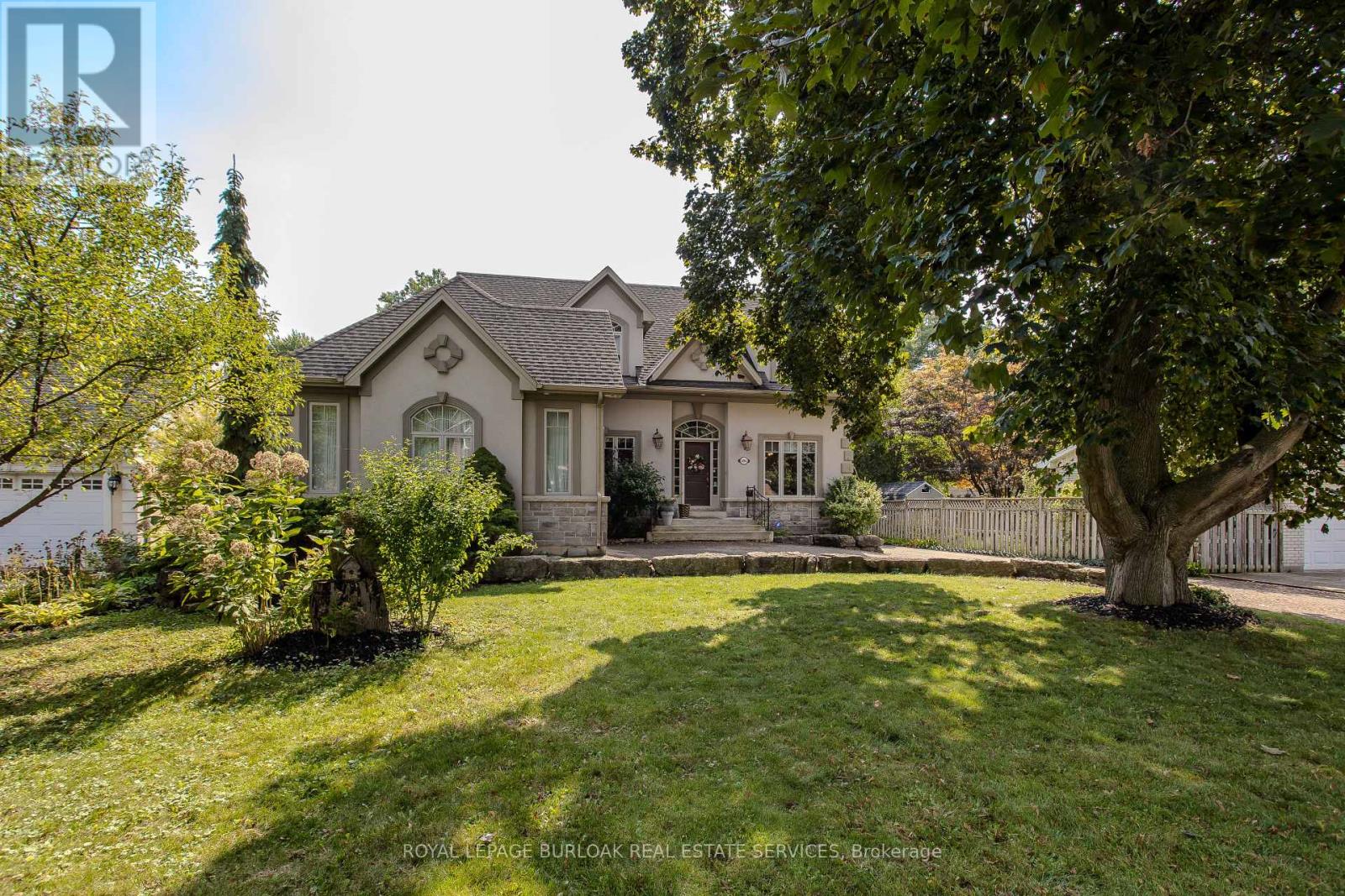 694 Cedar Avenue, Burlington, Ontario  L7T 2R7 - Photo 2 - W12427262