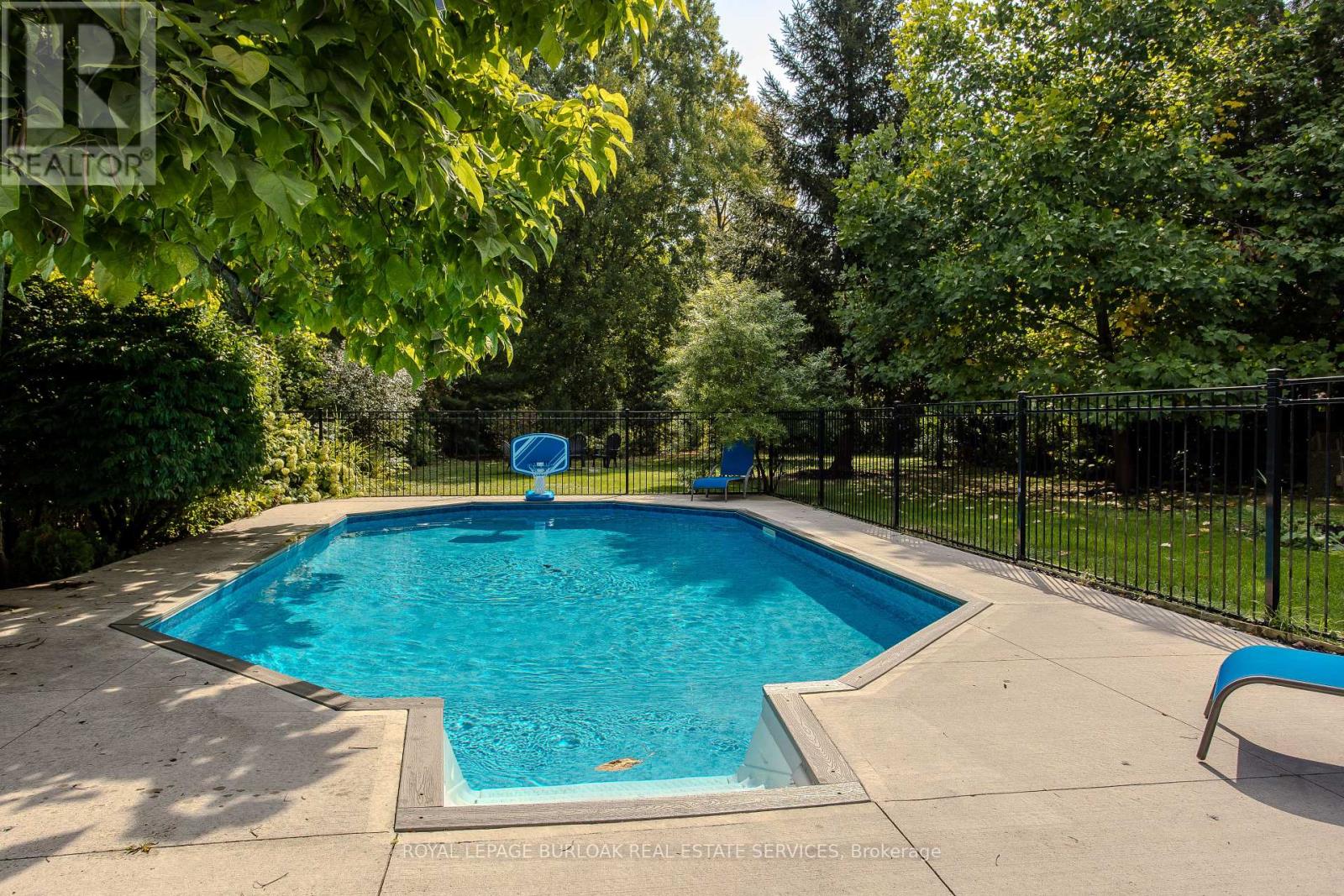 694 Cedar Avenue, Burlington, Ontario  L7T 2R7 - Photo 10 - W12427262