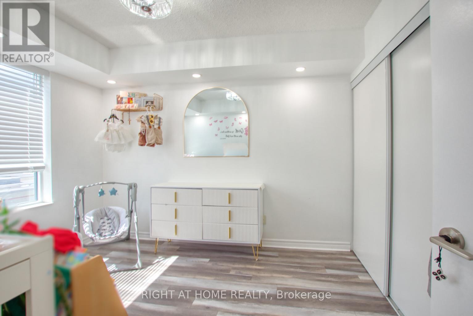 827 - 35 Saranac Boulevard, Toronto (Englemount-Lawrence), Ontario  M6A 2G4 - Photo 19 - C12482865