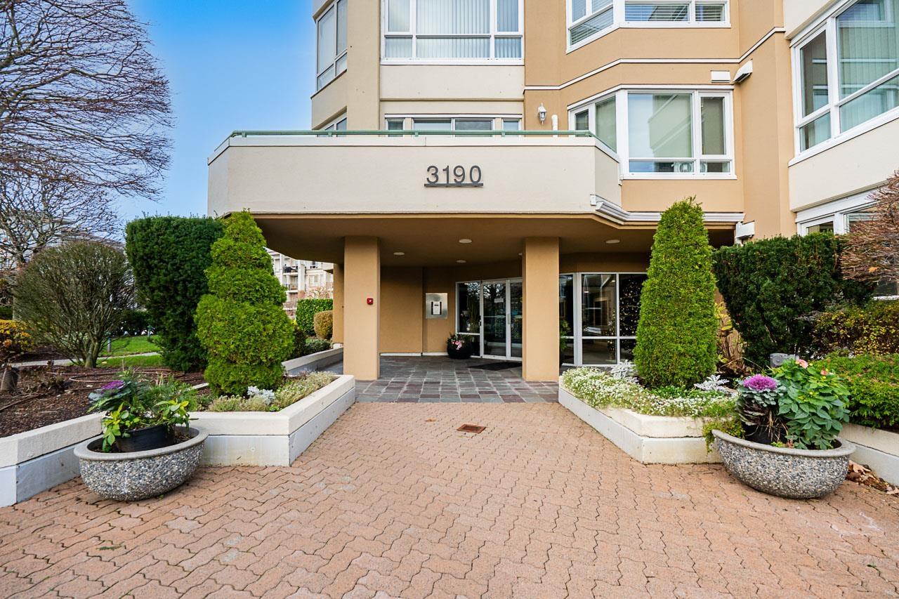 402 3190 Gladwin Road, Abbotsford, British Columbia  V2T 5T2 - Photo 4 - R3071795