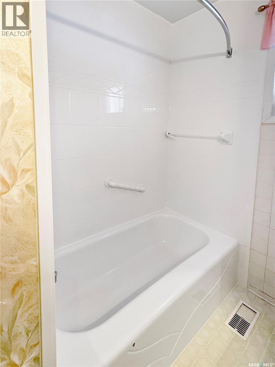 893 22nd Street E, Prince Albert, Saskatchewan  S6V 1N9 - Photo 19 - SK025058