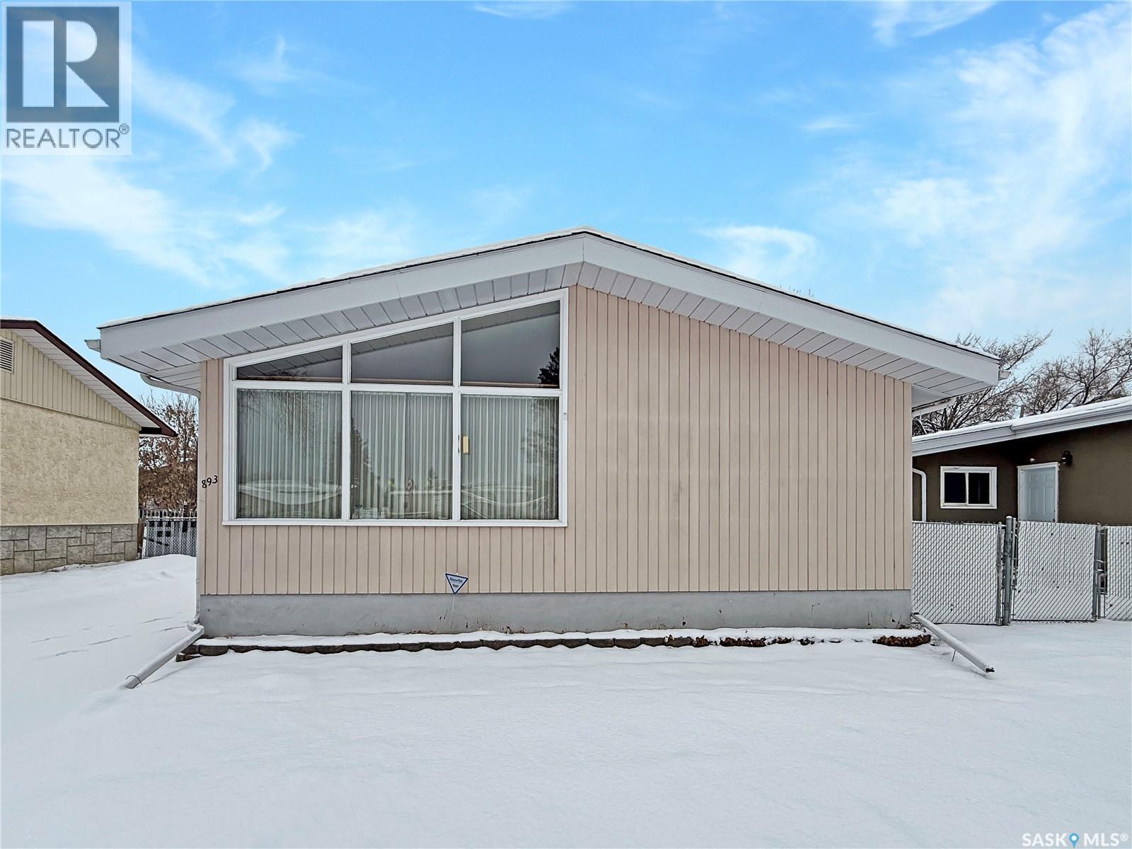 893 22nd Street E, Prince Albert, Saskatchewan  S6V 1N9 - Photo 2 - SK025058