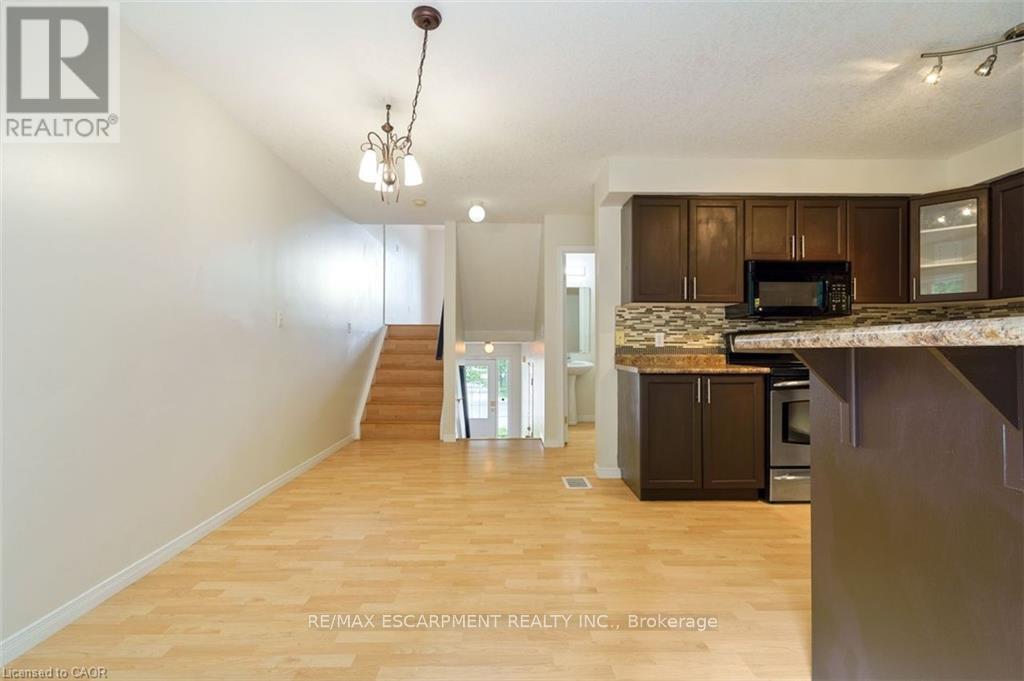 P87 - 175 David Bergey Drive, Kitchener, Ontario  N2E 4H8 - Photo 12 - X12571092