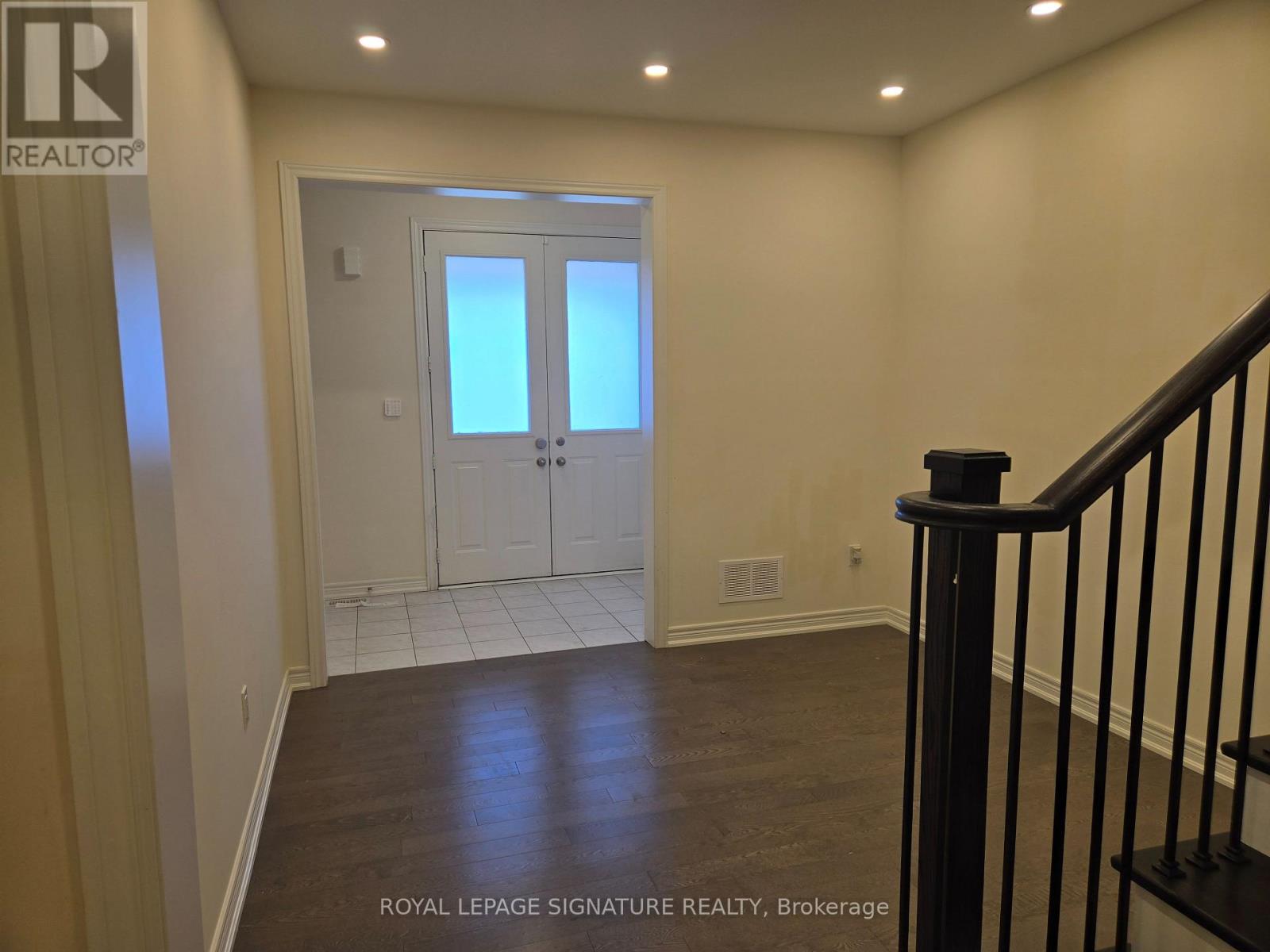 8 Beasley Grove, Hamilton, Ontario  L9K 0J7 - Photo 2 - X12597494