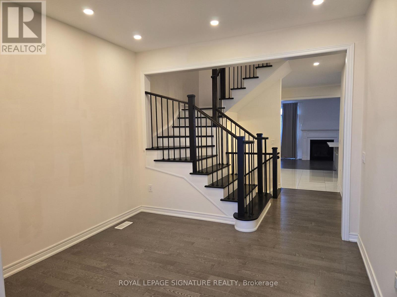 8 Beasley Grove, Hamilton, Ontario  L9K 0J7 - Photo 3 - X12597494