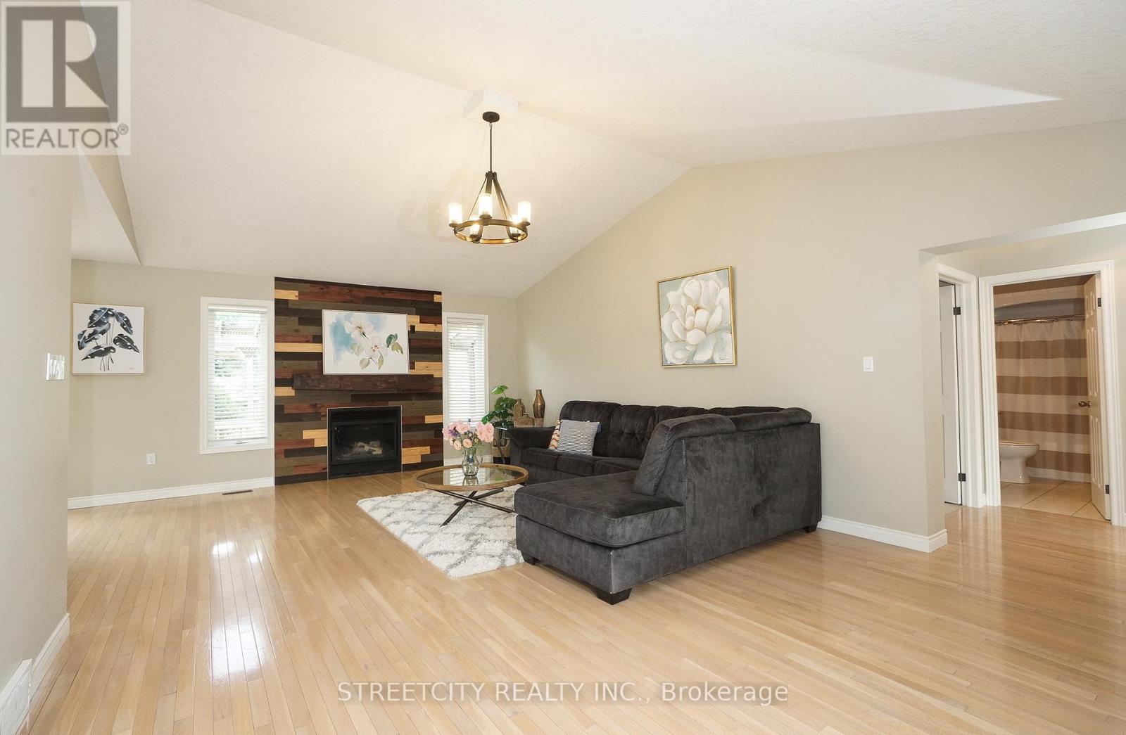 1861 Louise Boulevard, London North, Ontario  N6G 5G2 - Photo 5 - X12597636