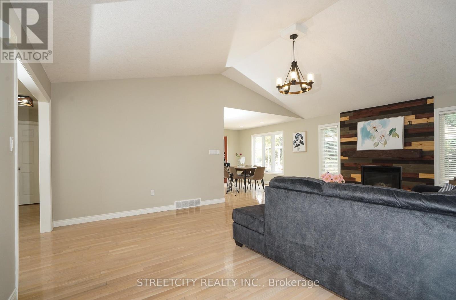 1861 Louise Boulevard, London North, Ontario  N6G 5G2 - Photo 7 - X12597636