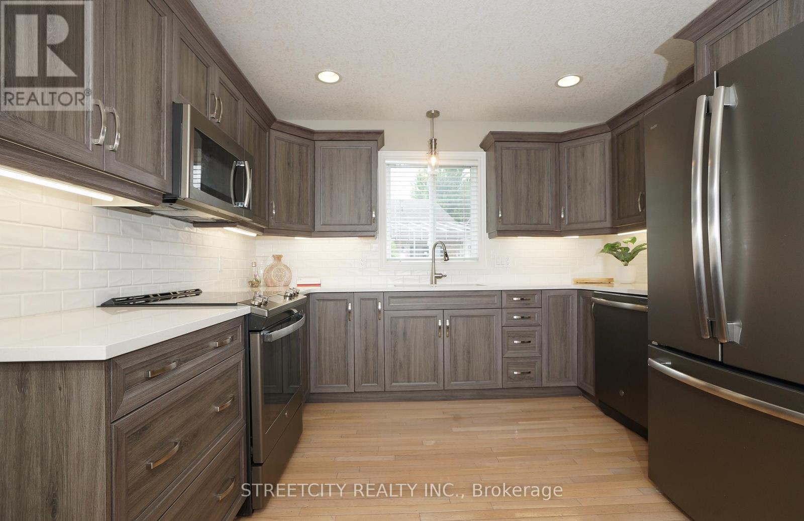 1861 Louise Boulevard, London North, Ontario  N6G 5G2 - Photo 9 - X12597636