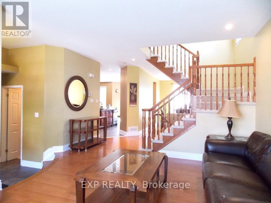 129 Annapolis Circle, Ottawa, Ontario  K1V 1Z3 - Photo 3 - X12597606