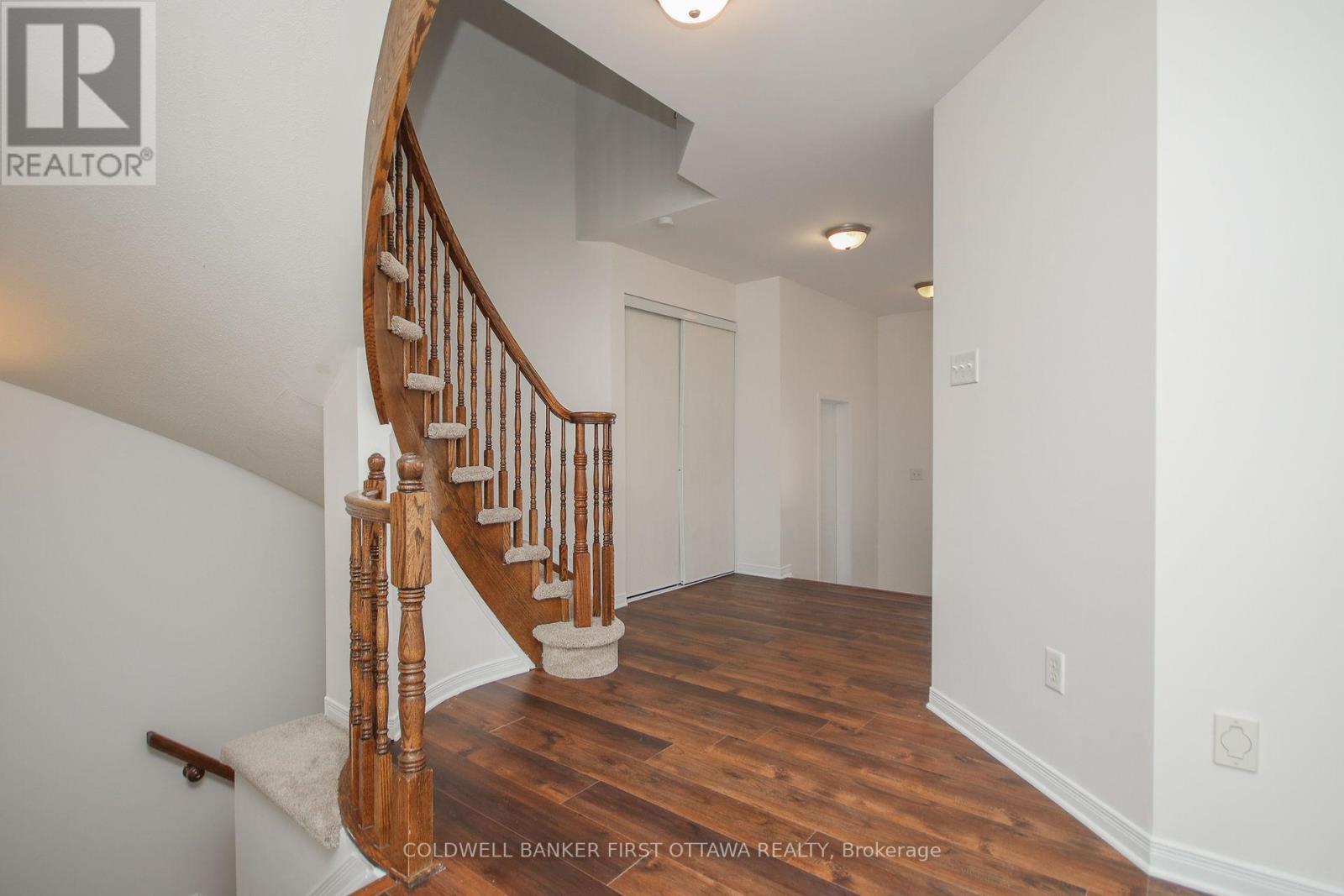 328 Statewood Drive, Ottawa, Ontario  K2K 0A9 - Photo 4 - X12597620