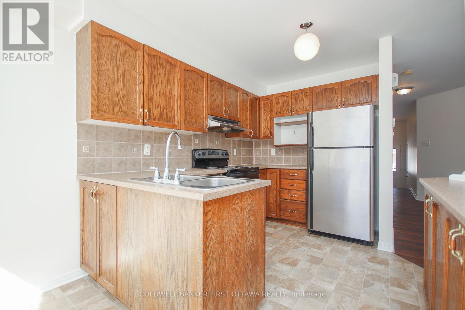 328 Statewood Drive, Ottawa, Ontario  K2K 0A9 - Photo 7 - X12597620