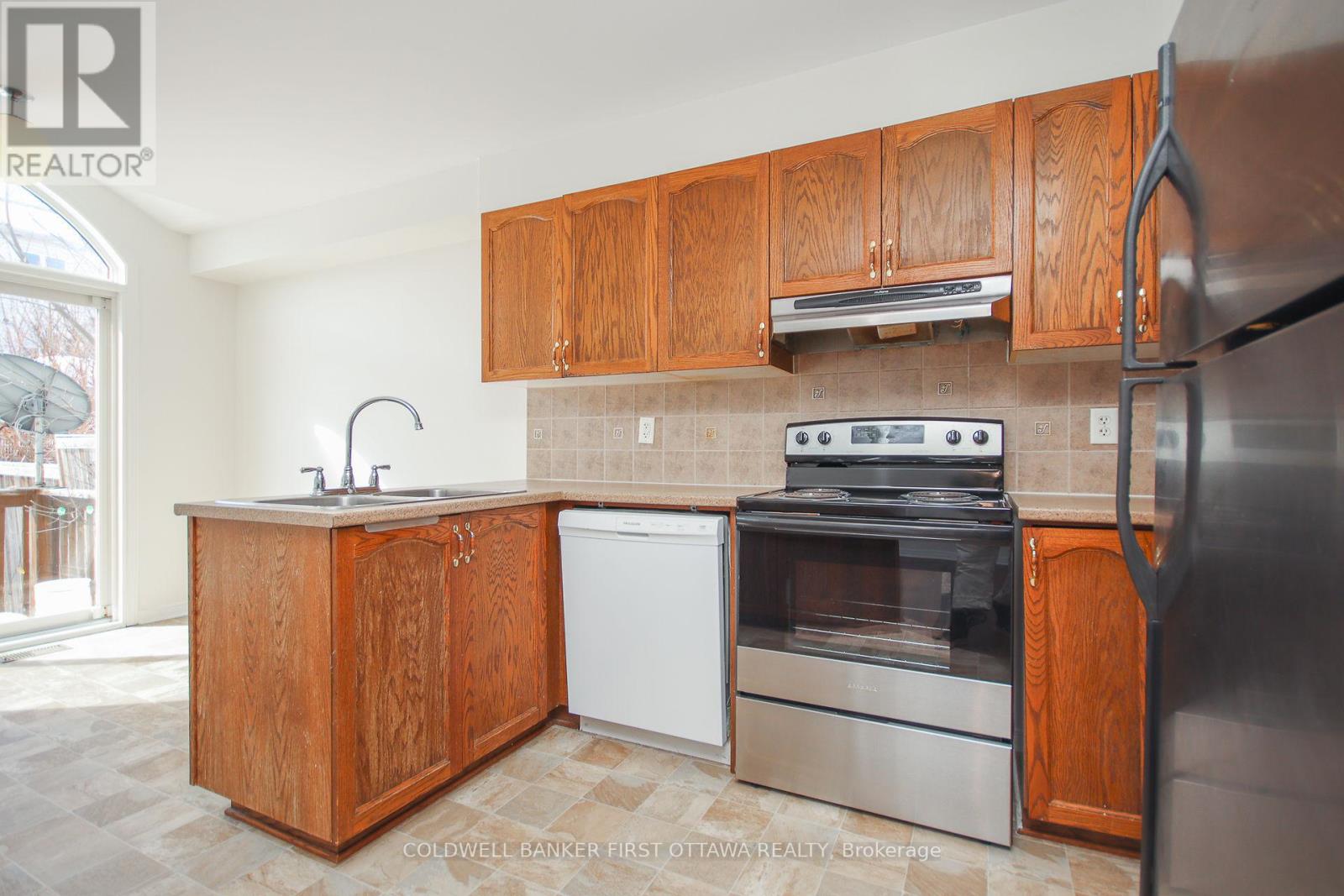 328 Statewood Drive, Ottawa, Ontario  K2K 0A9 - Photo 8 - X12597620