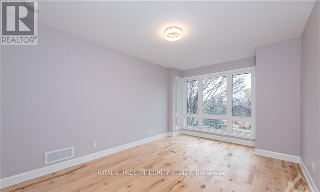 366 Fullerton Avenue, Ottawa, Ontario  K1K 1K1 - Photo 10 - X12597648