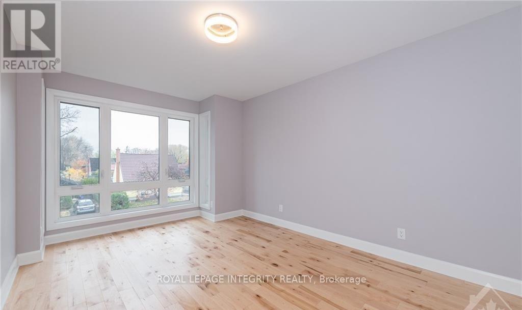 366 Fullerton Avenue, Ottawa, Ontario  K1K 1K1 - Photo 9 - X12597648