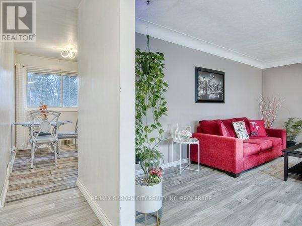 3664 Arlington Avenue, Niagara Falls, Ontario  L2J 2X2 - Photo 3 - X12597600