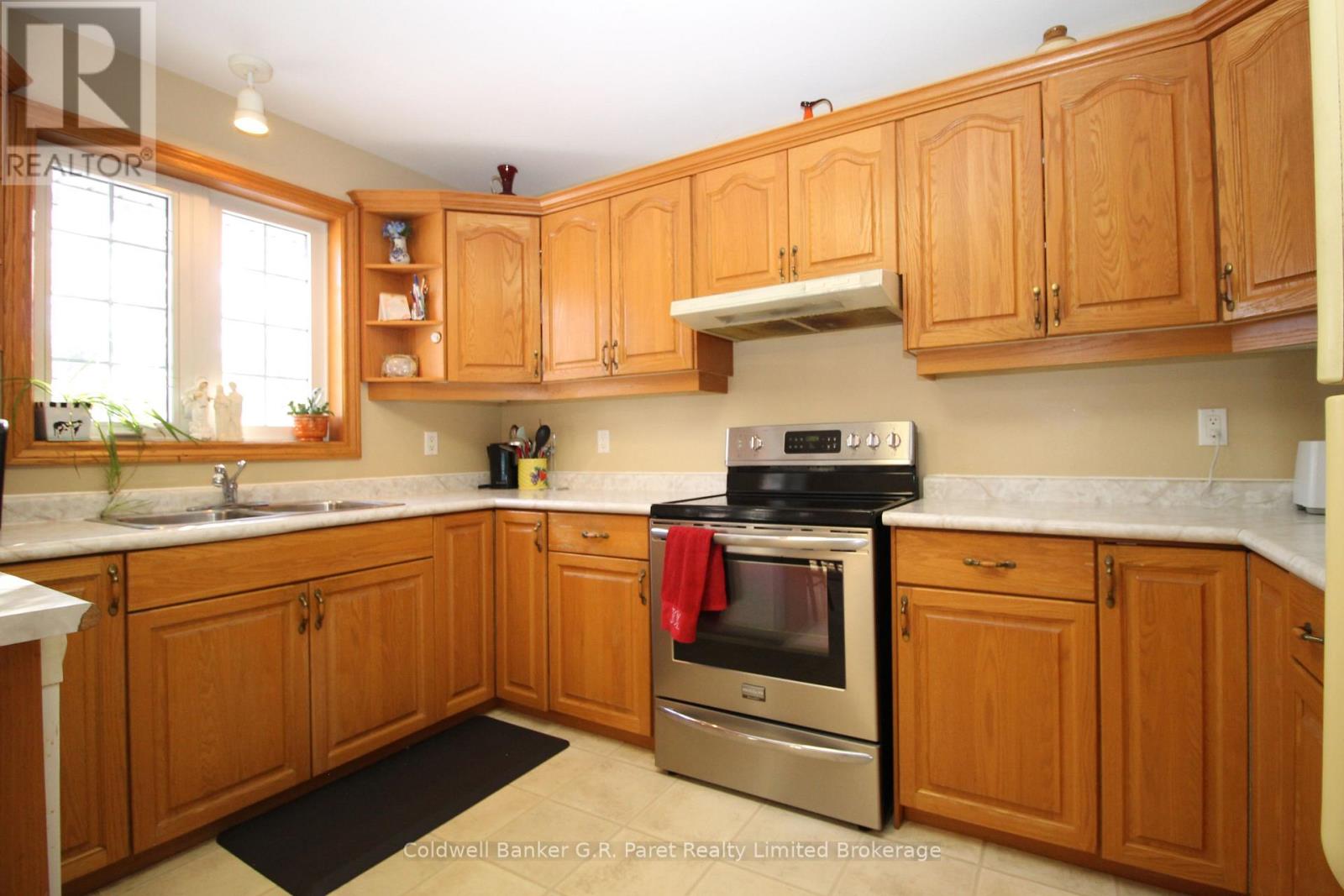 105 Duchess Avenue, Lucan Biddulph, Ontario N0M 2J0 - Photo 7 - X12597624