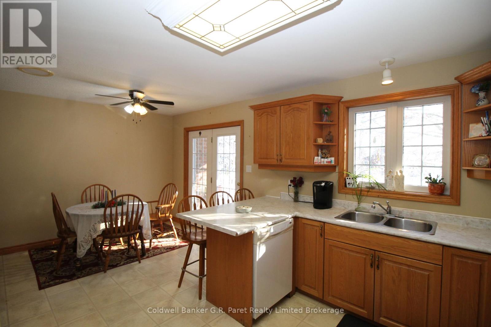 105 Duchess Avenue, Lucan Biddulph, Ontario N0M 2J0 - Photo 8 - X12597624