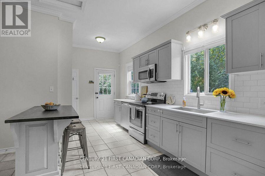 393 Central Avenue, London East, Ontario N6B 2E3 - Photo 8 - X12597276