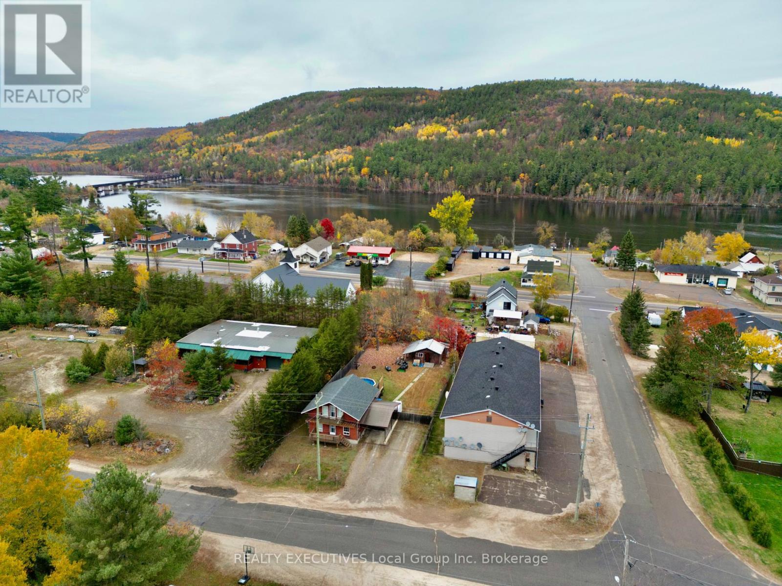 250 Champlain Street, Mattawa, Ontario  P0H 1V0 - Photo 2 - X12446840