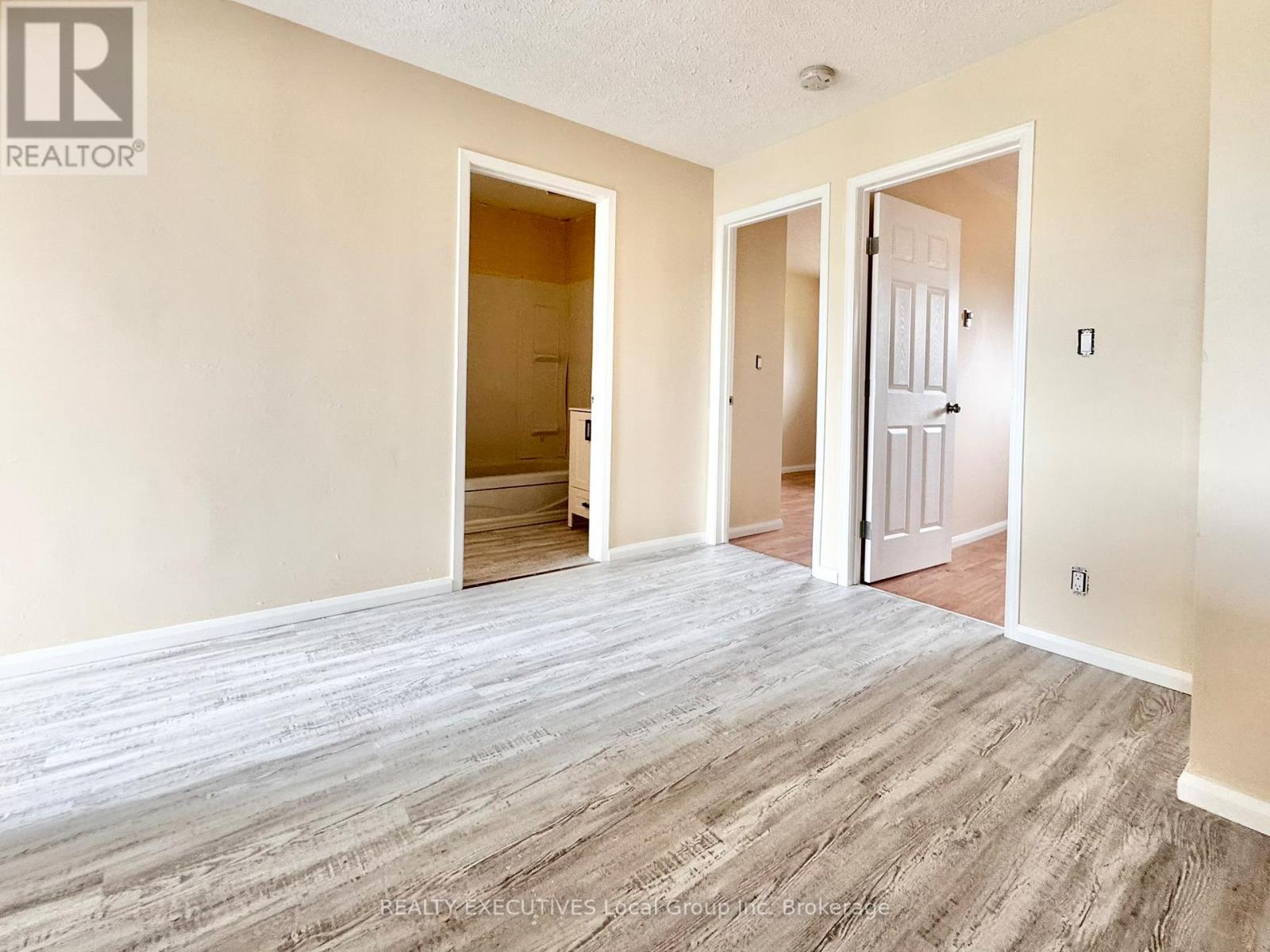 250 Champlain Street, Mattawa, Ontario  P0H 1V0 - Photo 12 - X12446840