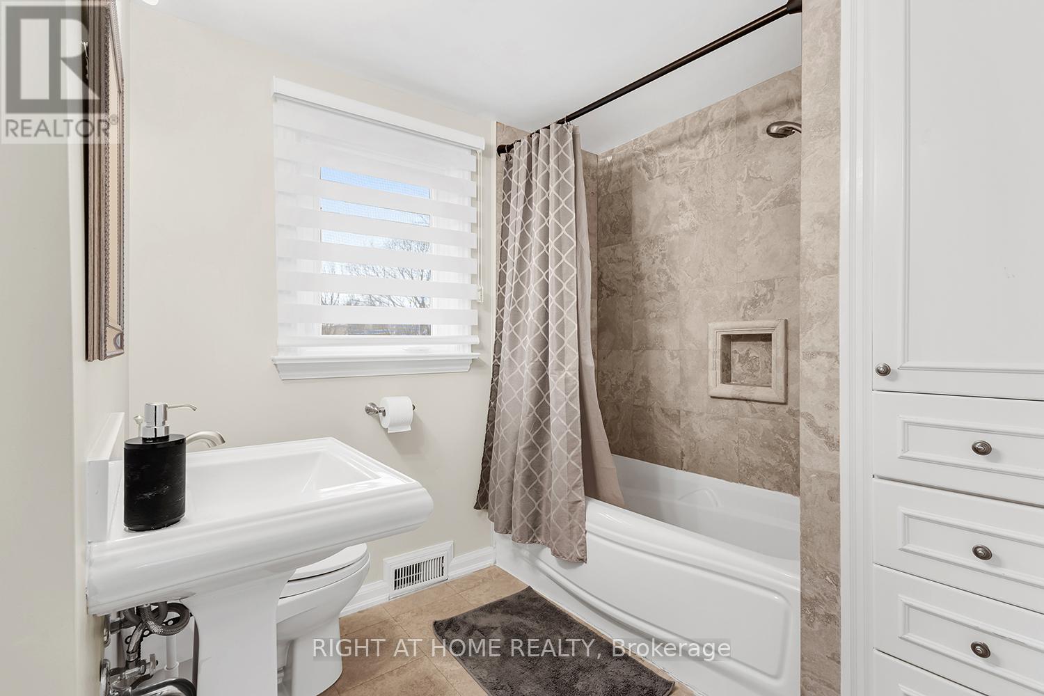 190 Northwood Drive, Toronto, Ontario  M2M 2K4 - Photo 24 - C12597652