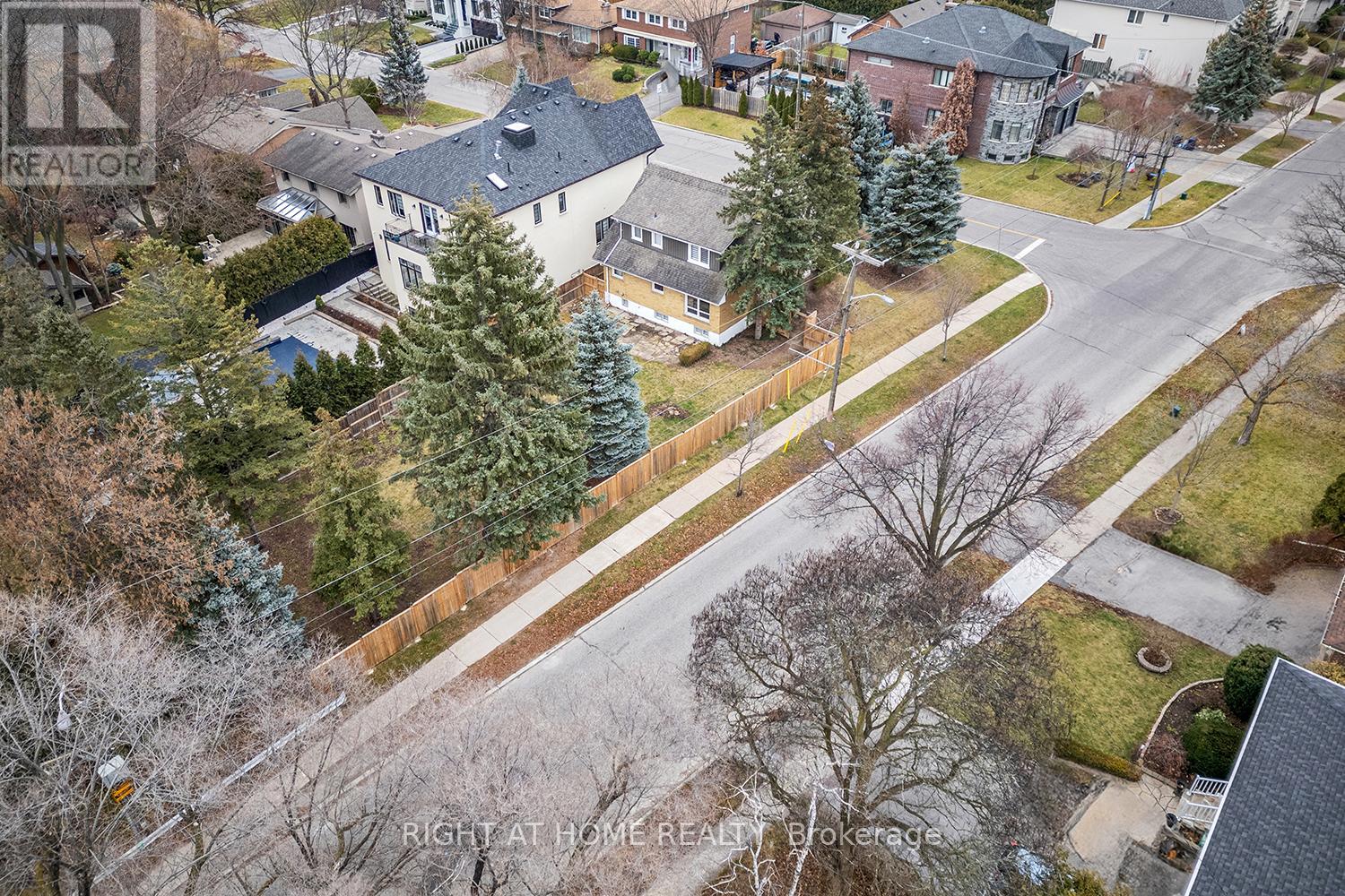 190 Northwood Drive, Toronto, Ontario  M2M 2K4 - Photo 5 - C12597652