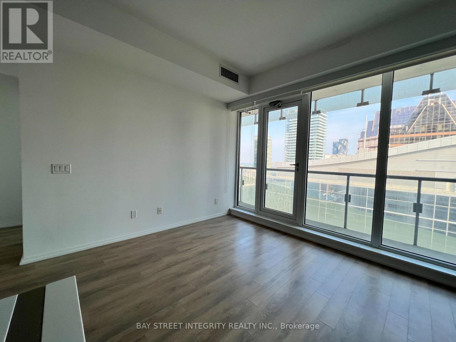 2406 - 197 Yonge Street, Toronto, Ontario  M5B 1M4 - Photo 8 - C12597658